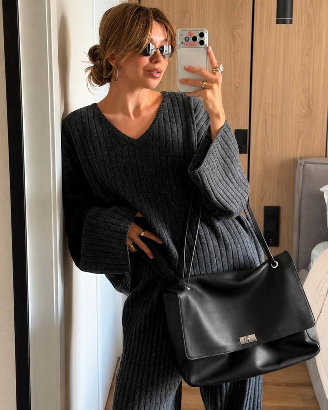 Hilde Maxi Flap Shoulder Bag in black – styled look