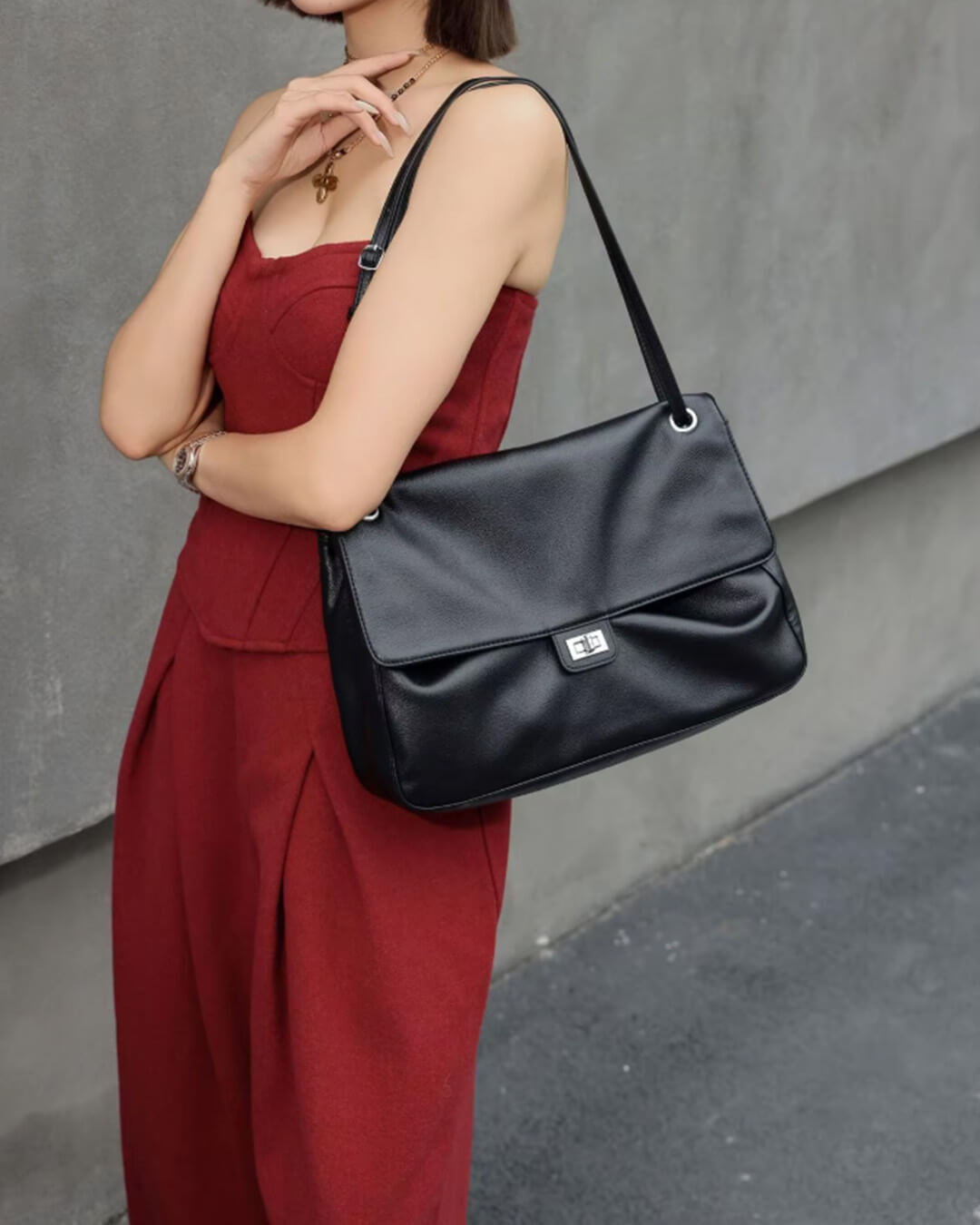 Hilde Maxi Flap Shoulder Bag in black – styled look