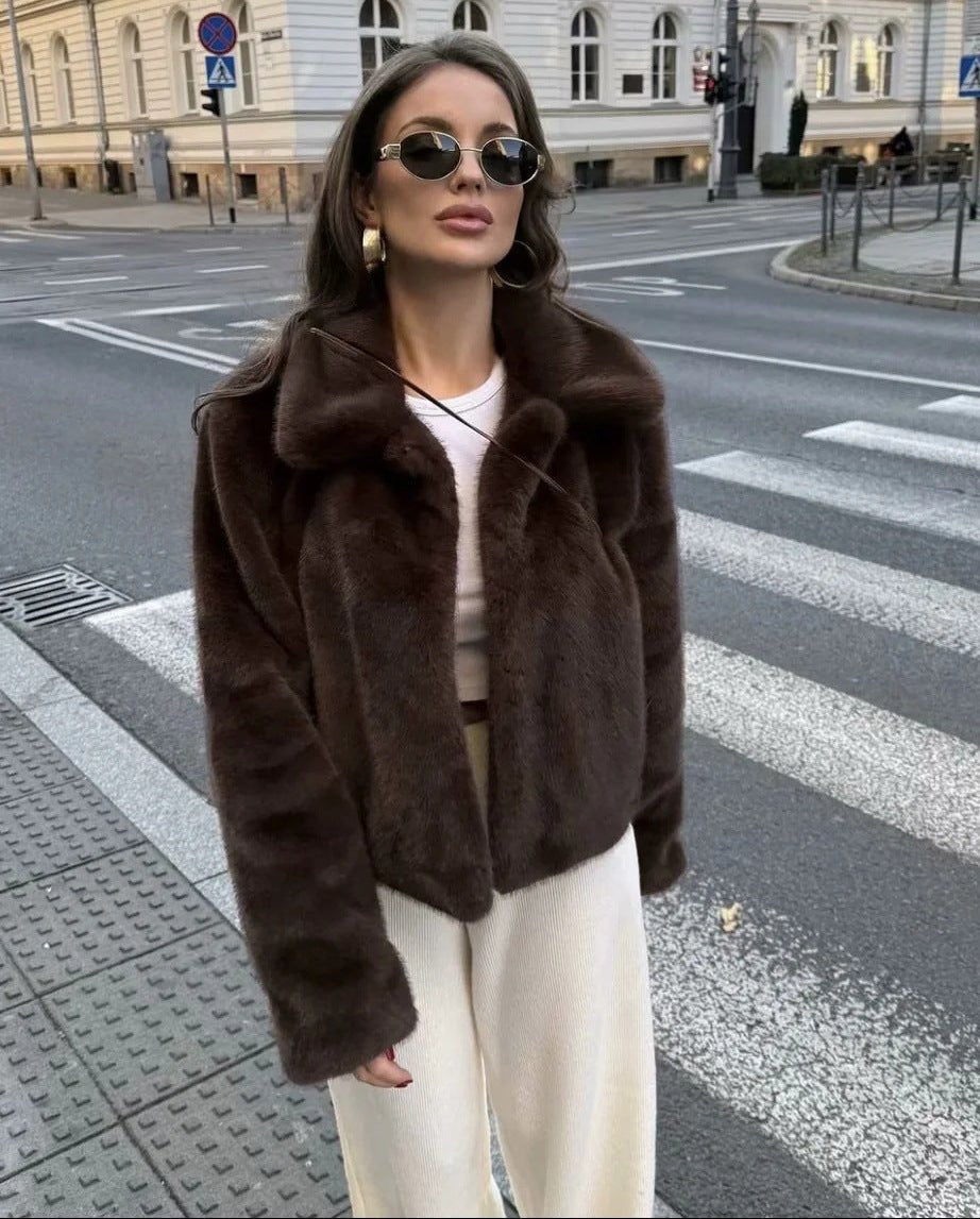 Cappotto corto con colletto in ecopelliccia Abby