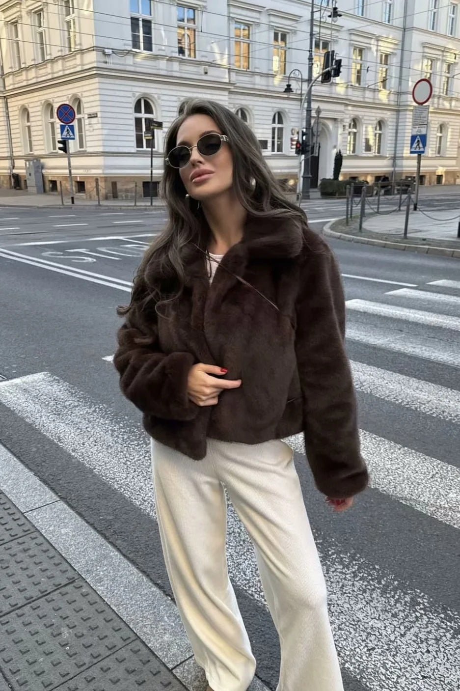 Cappotto corto con colletto in ecopelliccia Abby