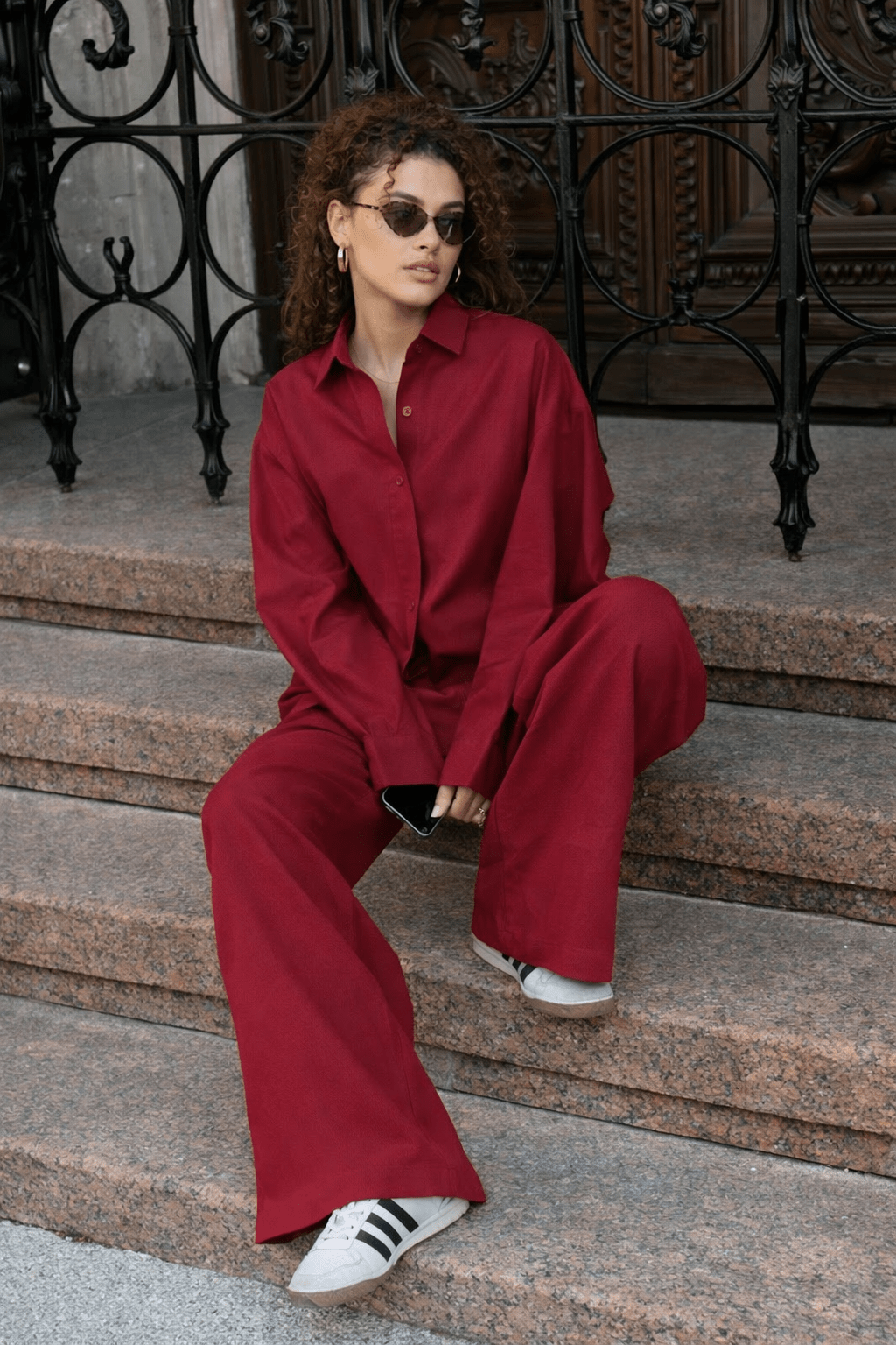 Completo Adero dalla vestibilità comoda con camicia in cotone e pantaloni a gamba larga