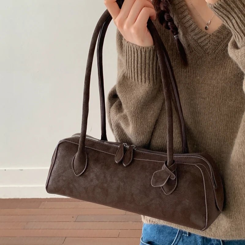 Borsa baguette in pelle scamosciata Adora