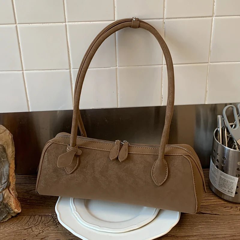 Borsa baguette in pelle scamosciata Adora