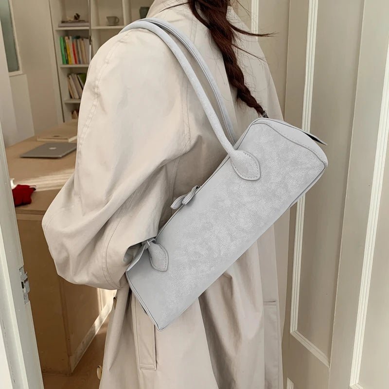 Borsa baguette in pelle scamosciata Adora