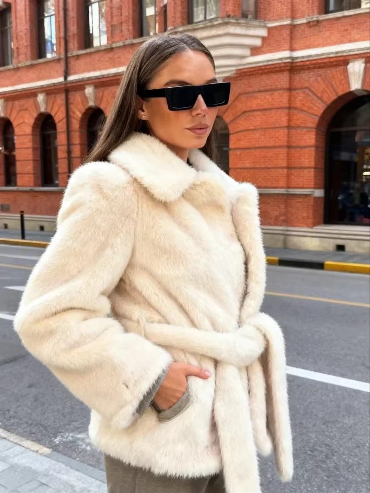 Cappotto in finta pelliccia con cintura Aellinne