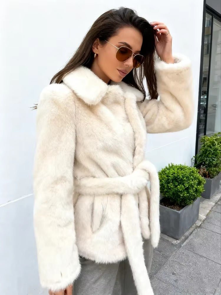 Cappotto in finta pelliccia con cintura Aellinne