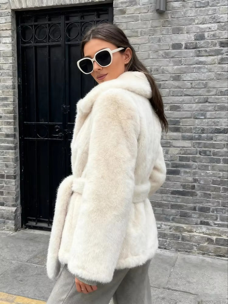 Cappotto in finta pelliccia con cintura Aellinne