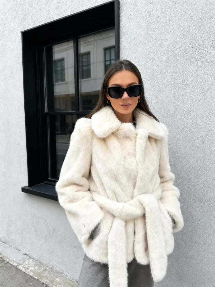 Cappotto in finta pelliccia con cintura Aellinne