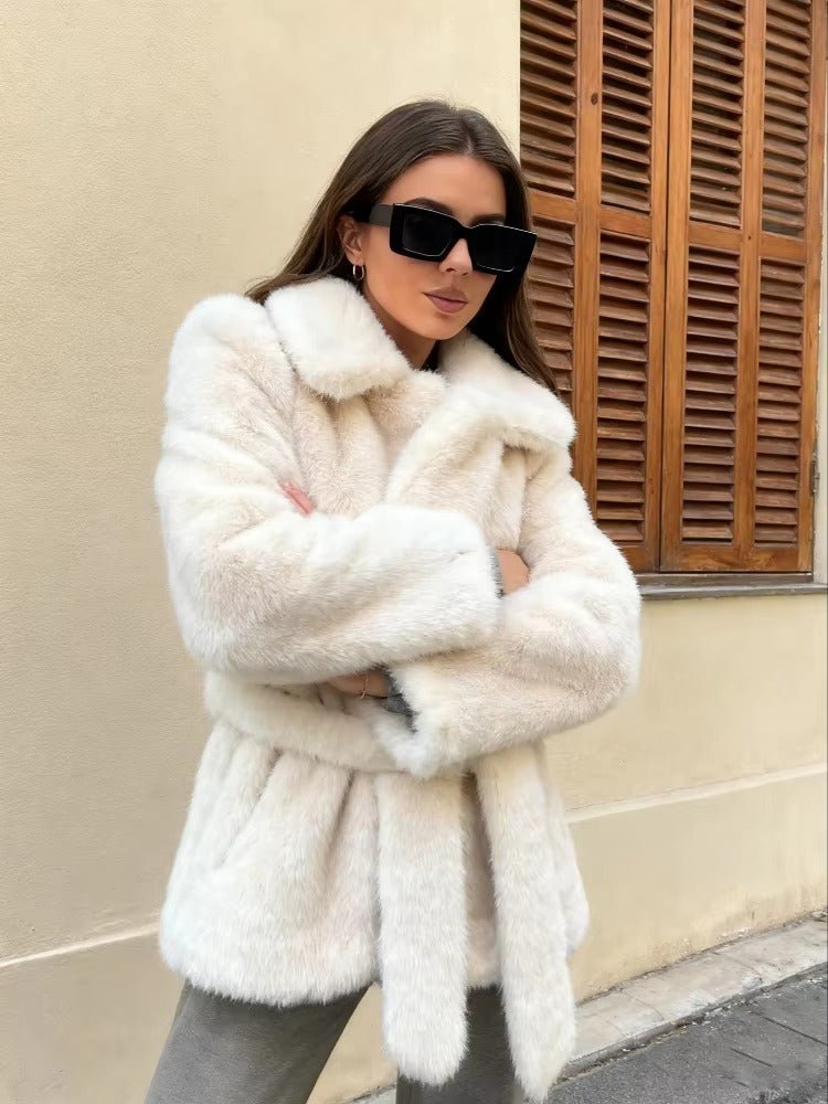 Cappotto in finta pelliccia con cintura Aellinne
