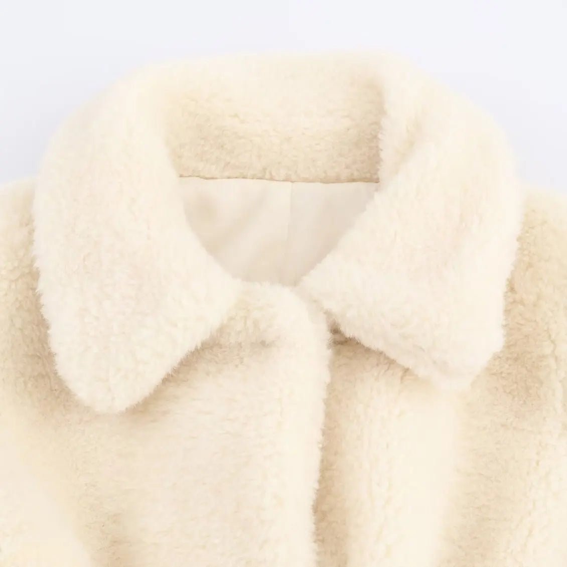 Cappotto in finta pelliccia con cintura Aellinne