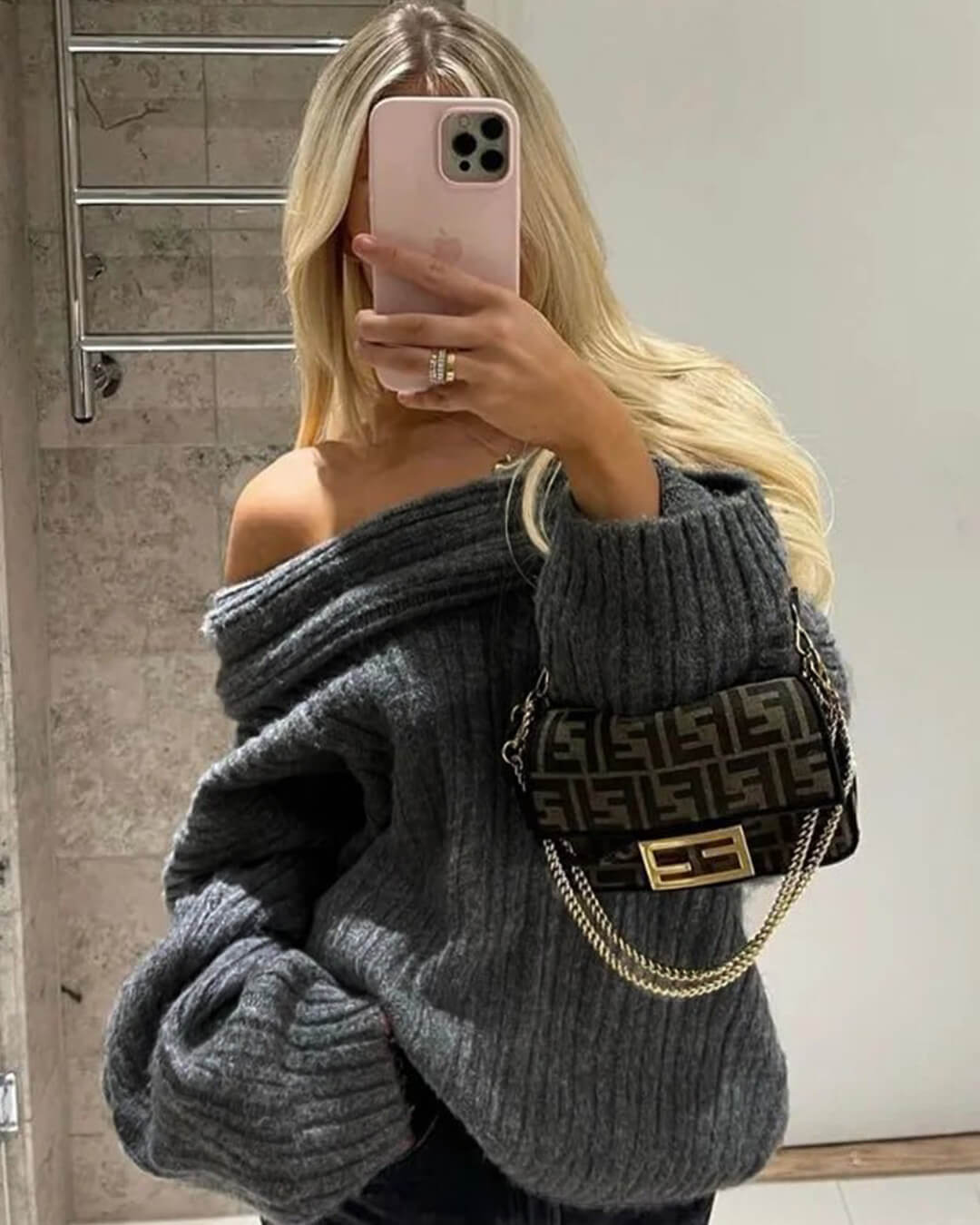 Maglione in maglia con spalle scoperte Aelwen