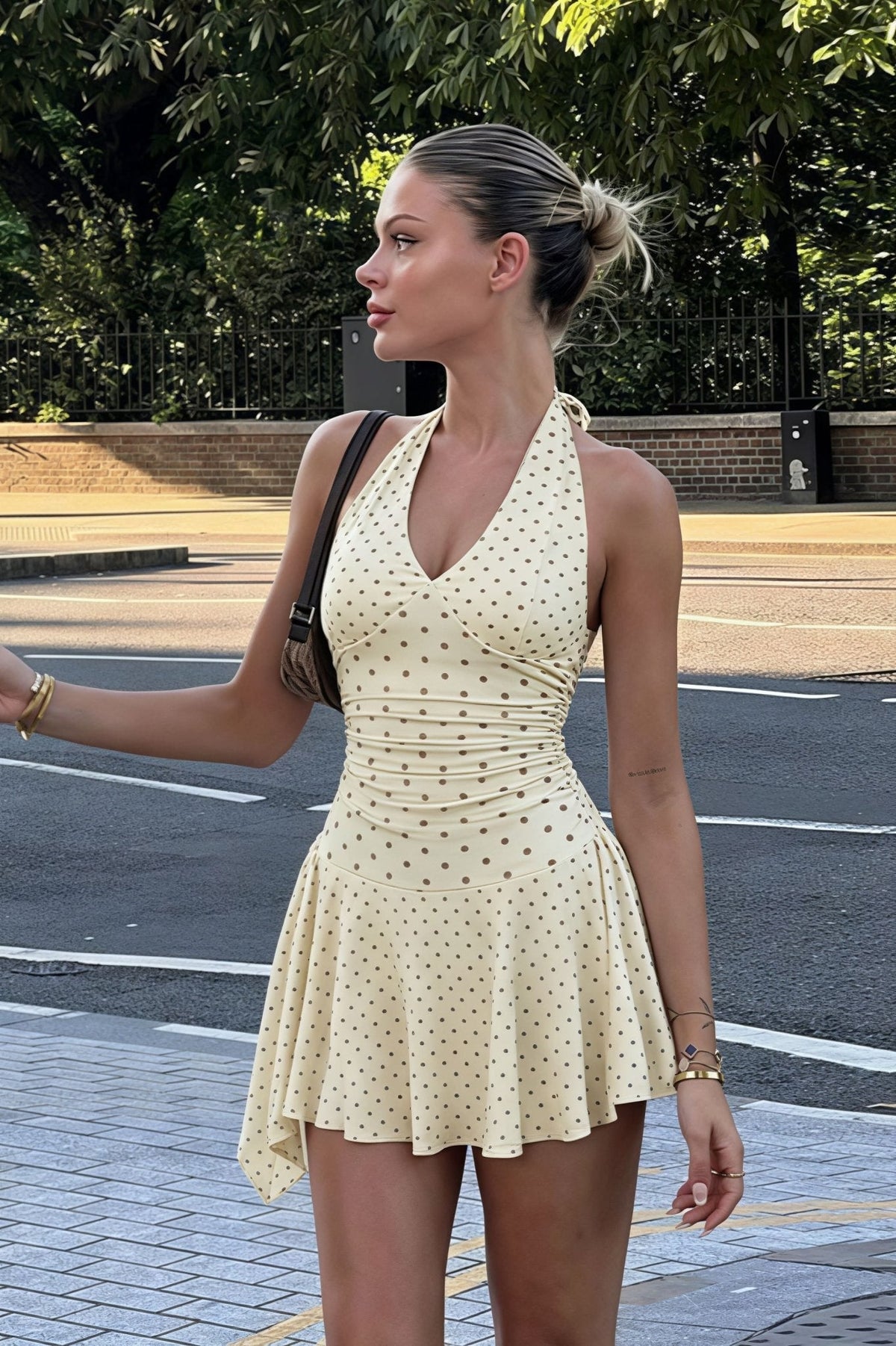 Miniabito Ailen a pois con scollo all’americana