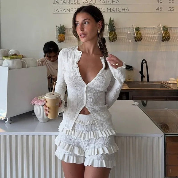 Set con top in maglia e shorts a balze Aira