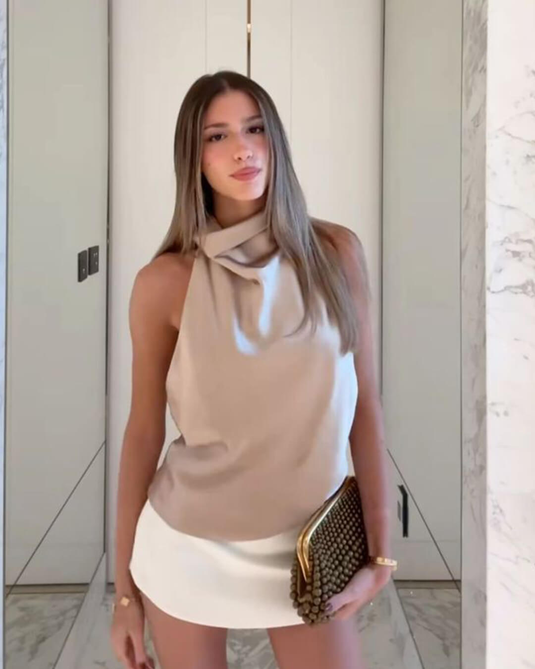 Top in raso allacciato al collo e con schiena scoperta Anastasia