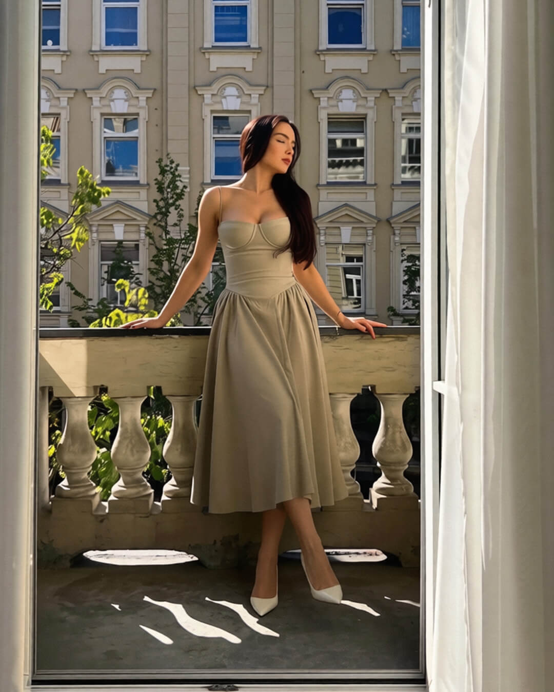 Abito midi smanicato con spalline Annika