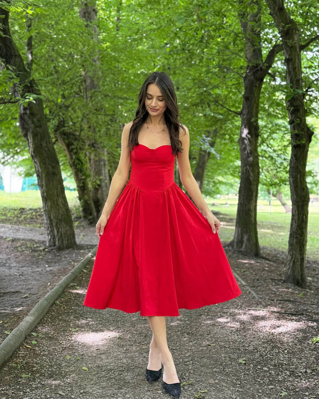 Abito midi smanicato con spalline Annika