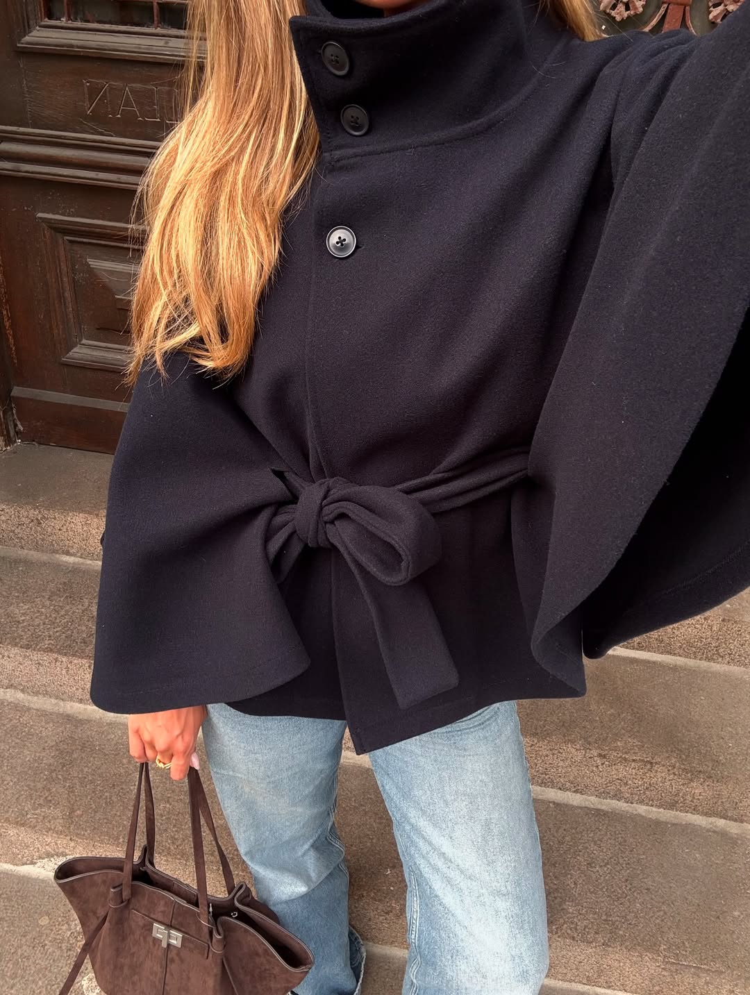 Mantella-giacca elegante Arianne con collo alto e cintura