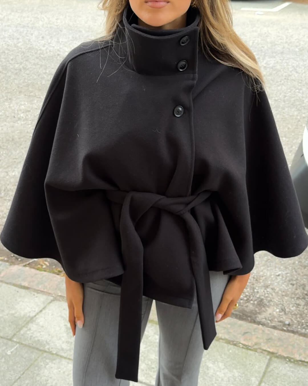 Mantella-giacca elegante Arianne con collo alto e cintura
