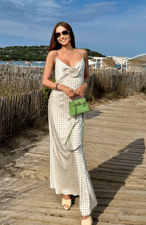Maxiabito a pois con applicazioni floreali Ava