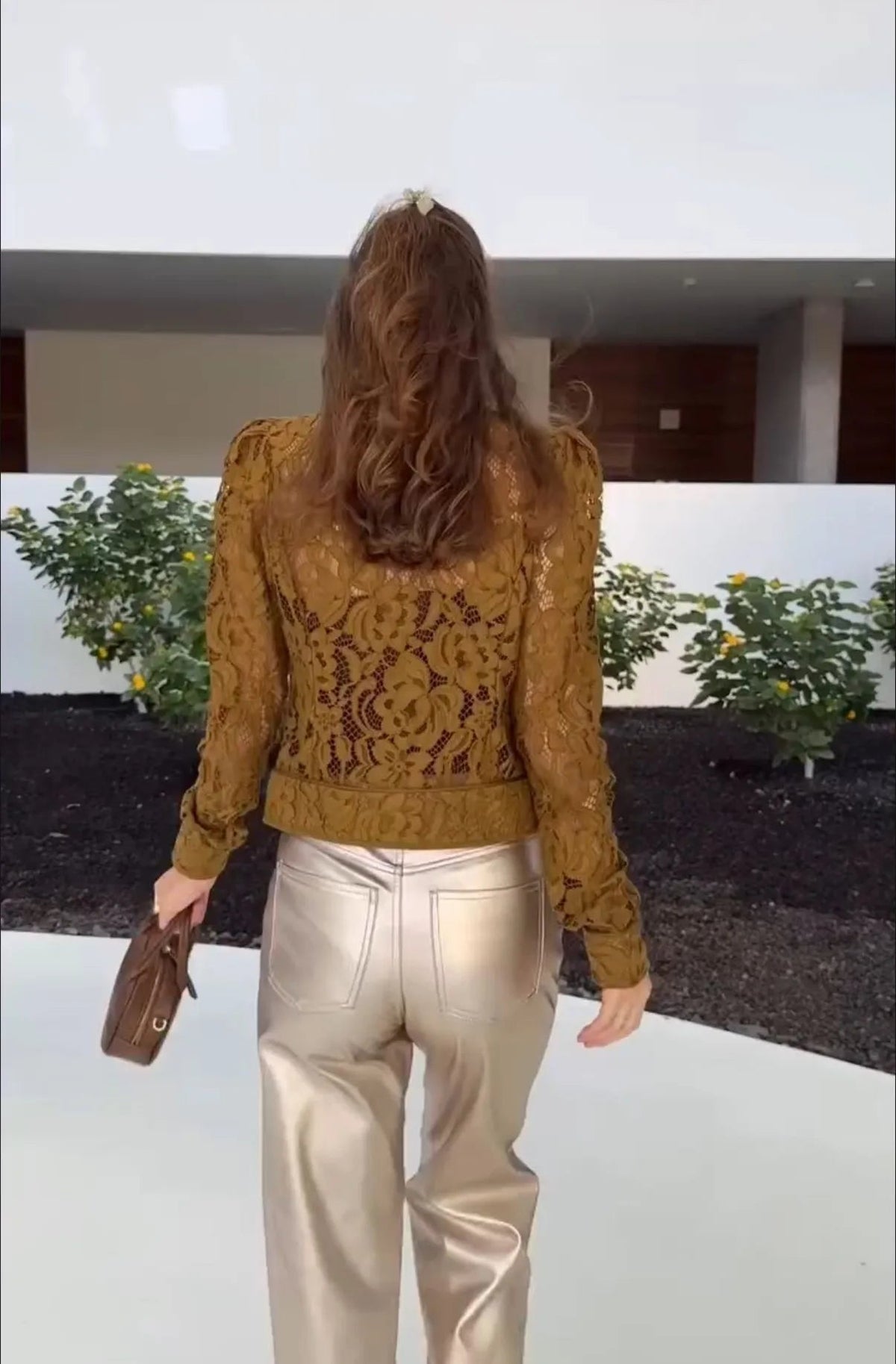 Blusa trasparente in pizzo Azzurra