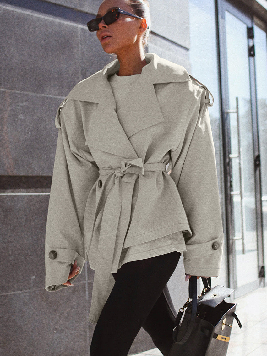 Trench corto con cintura Hollis