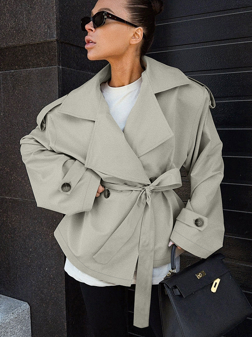 Trench corto con cintura Hollis