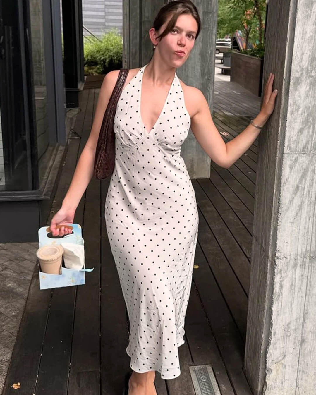 Abito lungo con scollo all'americana e pois Bianca