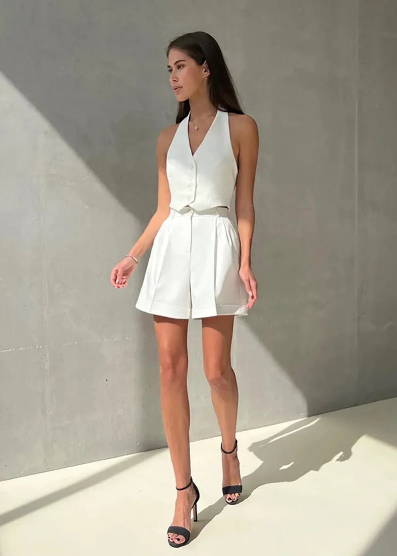 Completo Bianca sartoriale con gilet all'americana e shorts