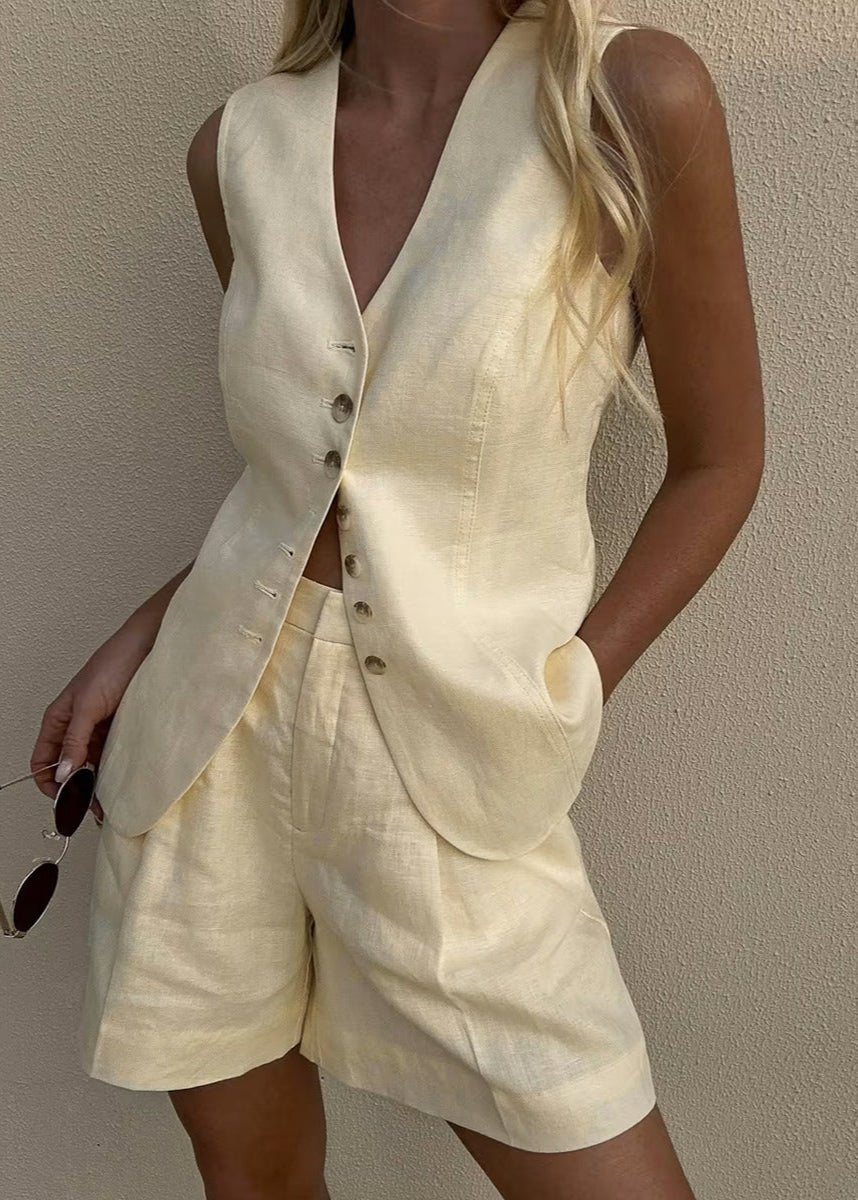 Completo Bianca sartoriale con gilet e shorts