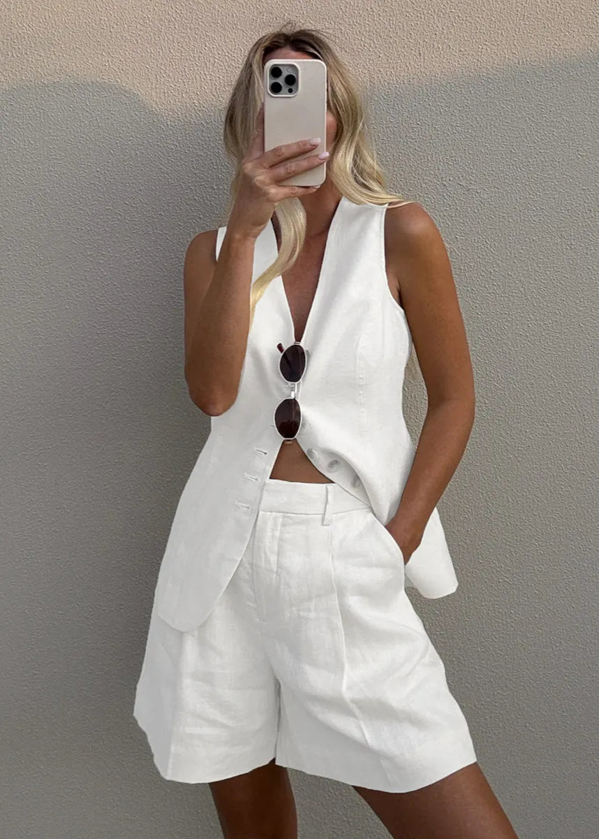 Completo Bianca sartoriale con gilet e shorts
