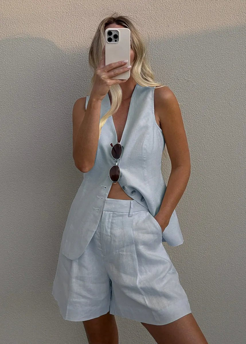 Completo Bianca sartoriale con gilet e shorts