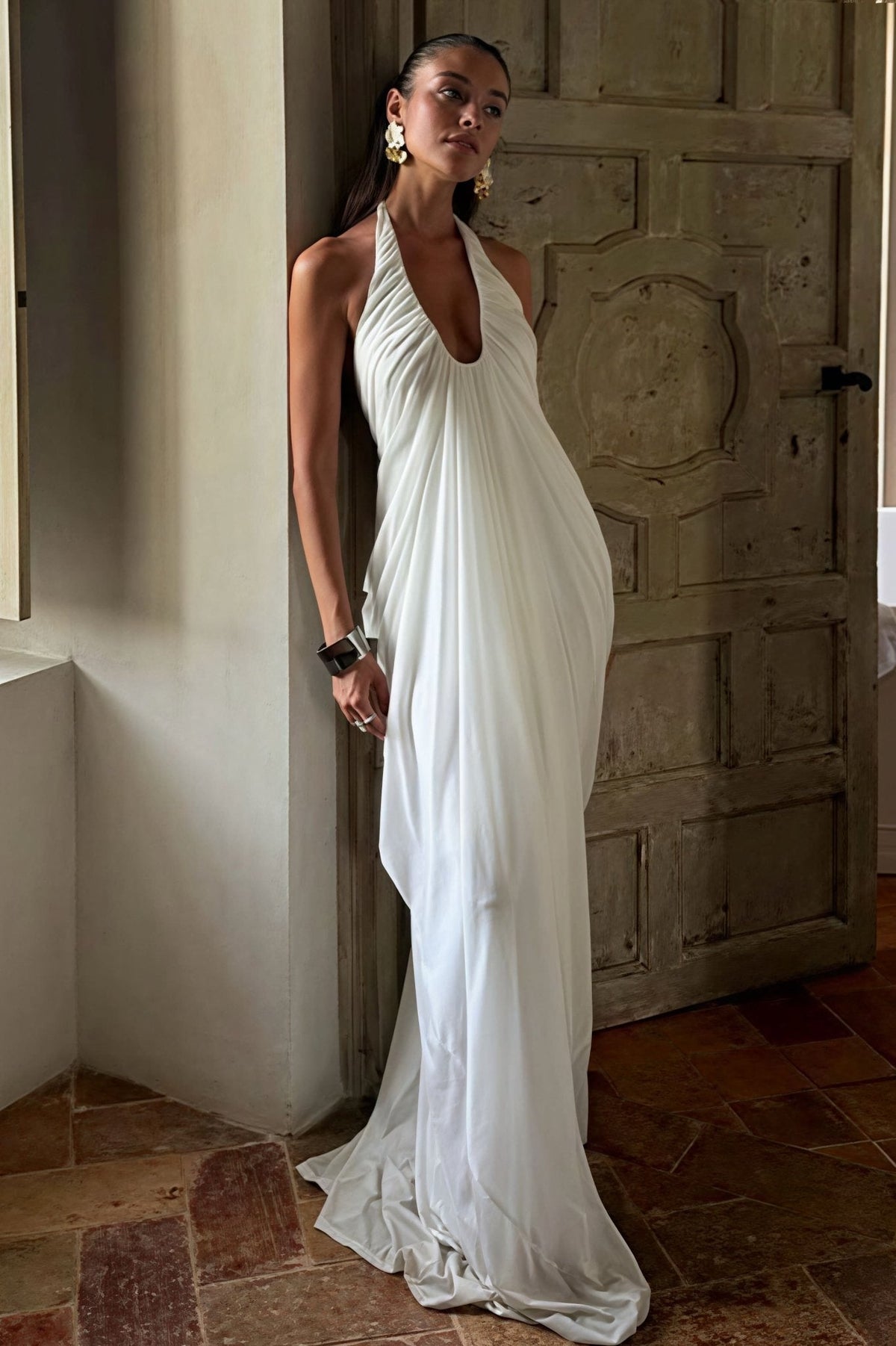 Abito lungo in tulle con volant e scollo all'americana Calliope