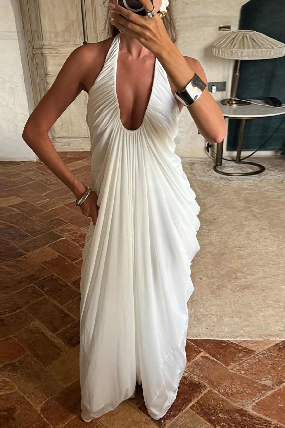 Abito lungo in tulle con volant e scollo all'americana Calliope