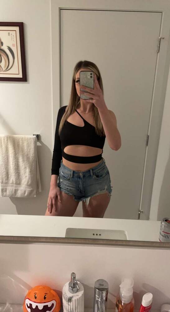 Crop top asimmetrico Celeste con cut-out