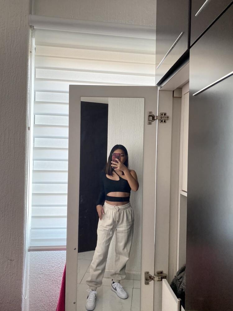 Crop top asimmetrico Celeste con cut-out