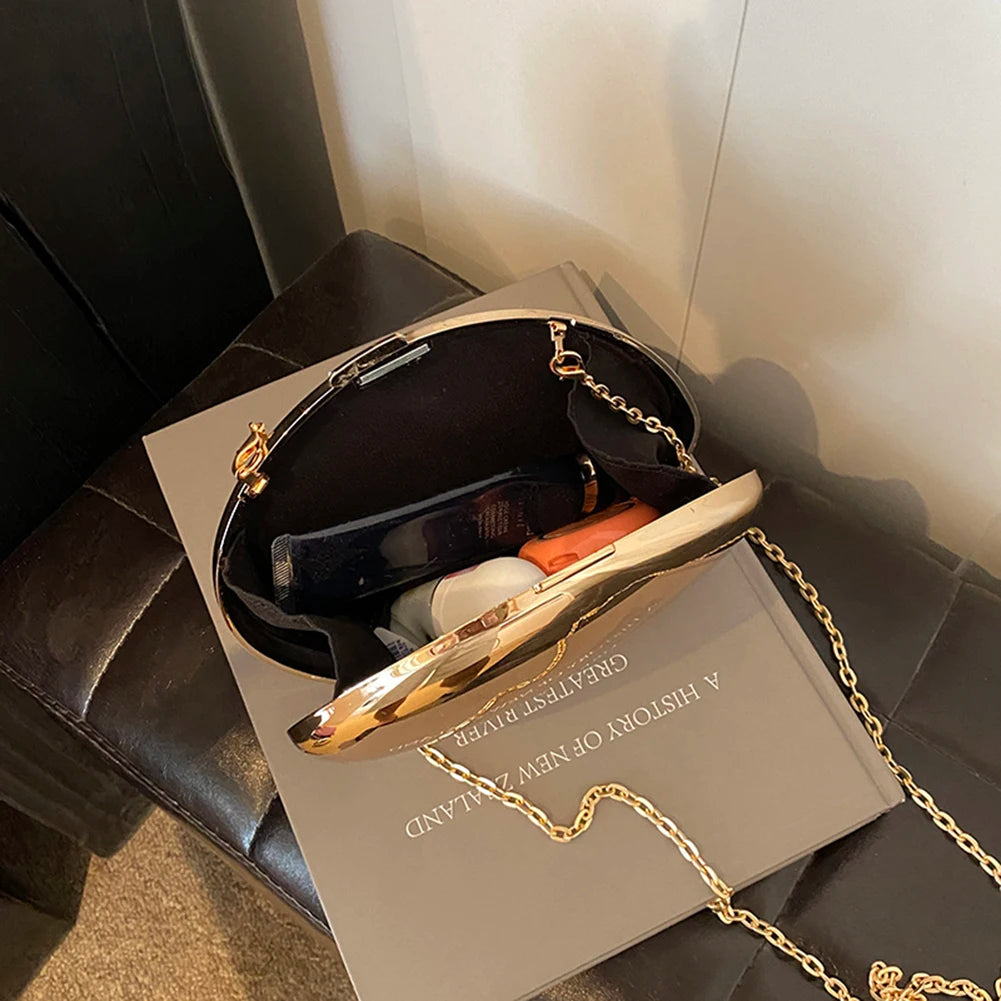 Clutch da sera a forma di conchiglia Celeste