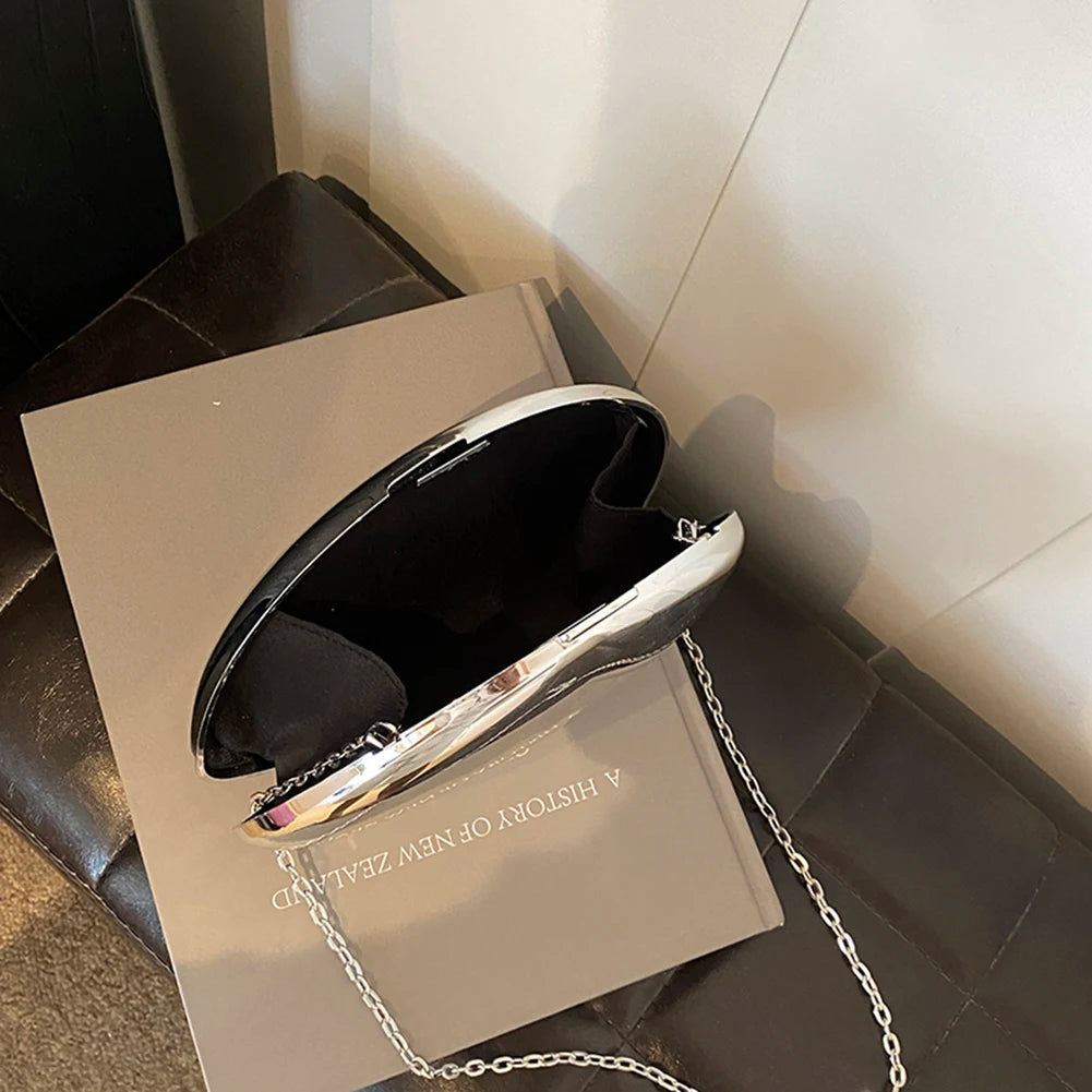 Clutch da sera a forma di conchiglia Celeste