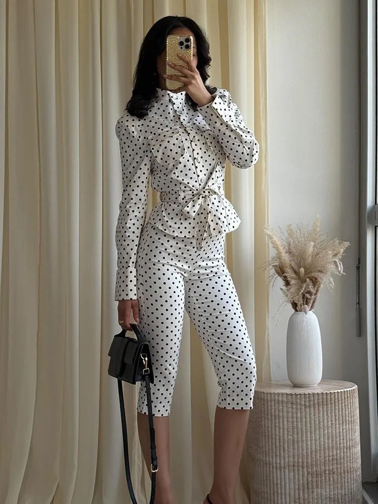Completo Cherry con giacca a pois e pantaloni capri