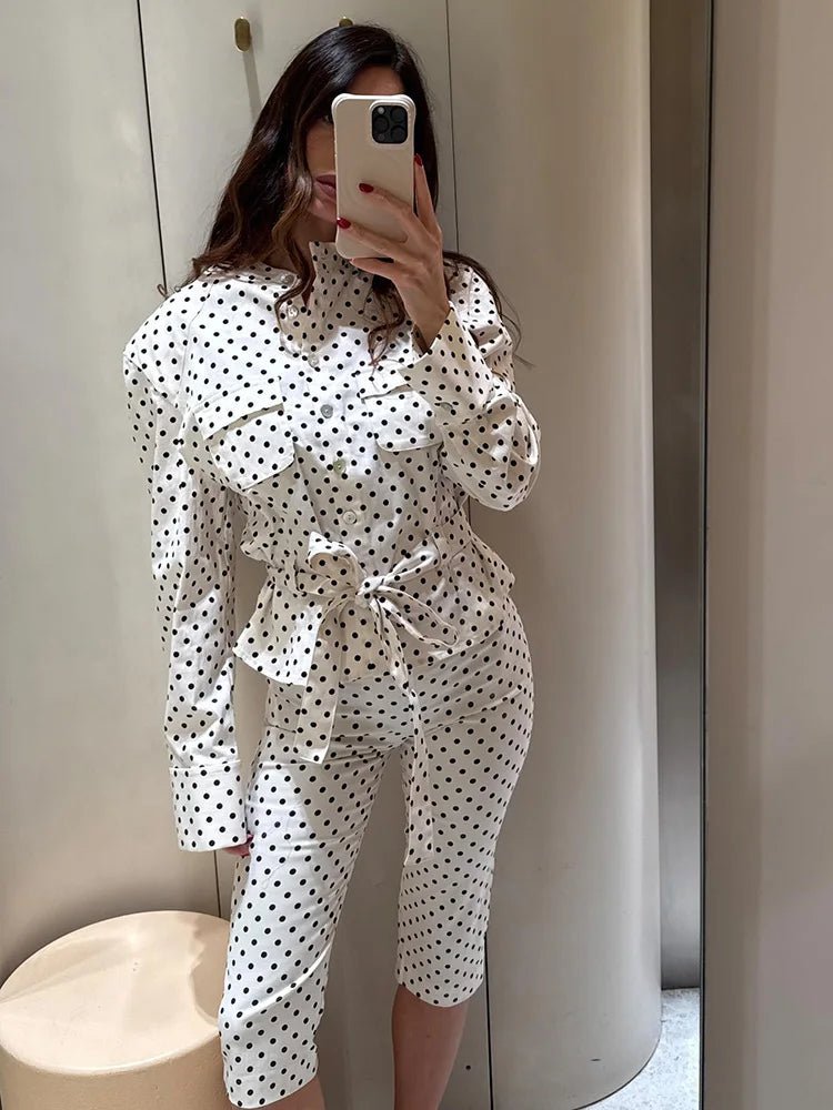 Completo Cherry con giacca a pois e pantaloni capri