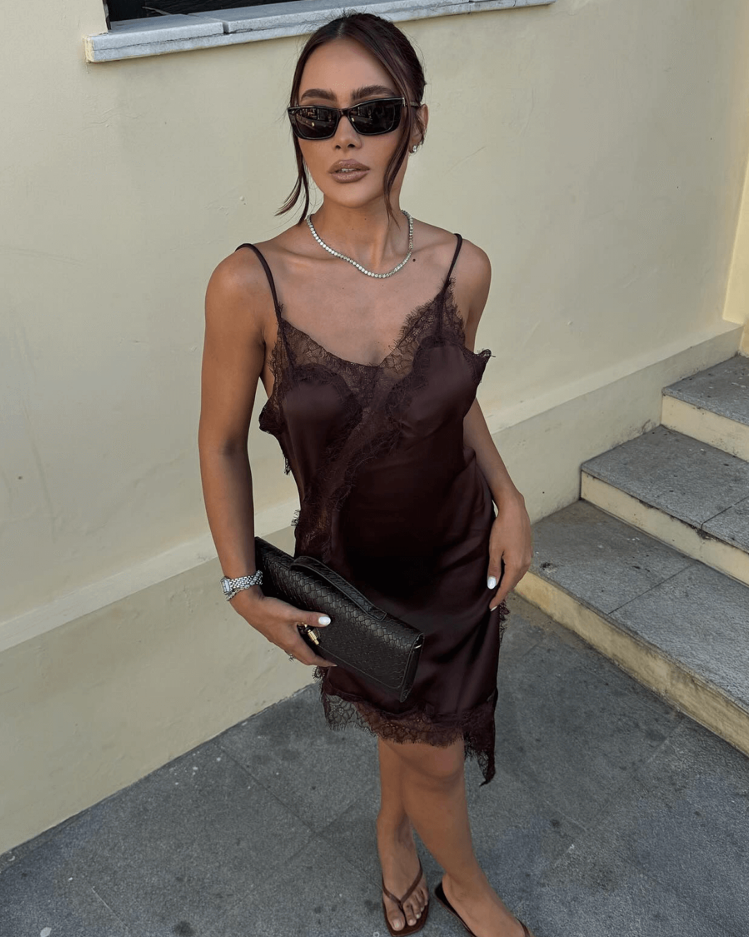 Abito midi Chiara in raso asimmetrico con pizzo
