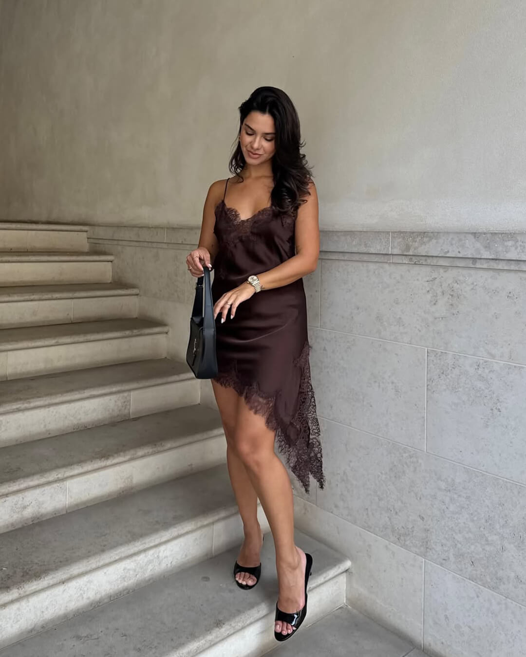 Abito midi Chiara in raso asimmetrico con pizzo