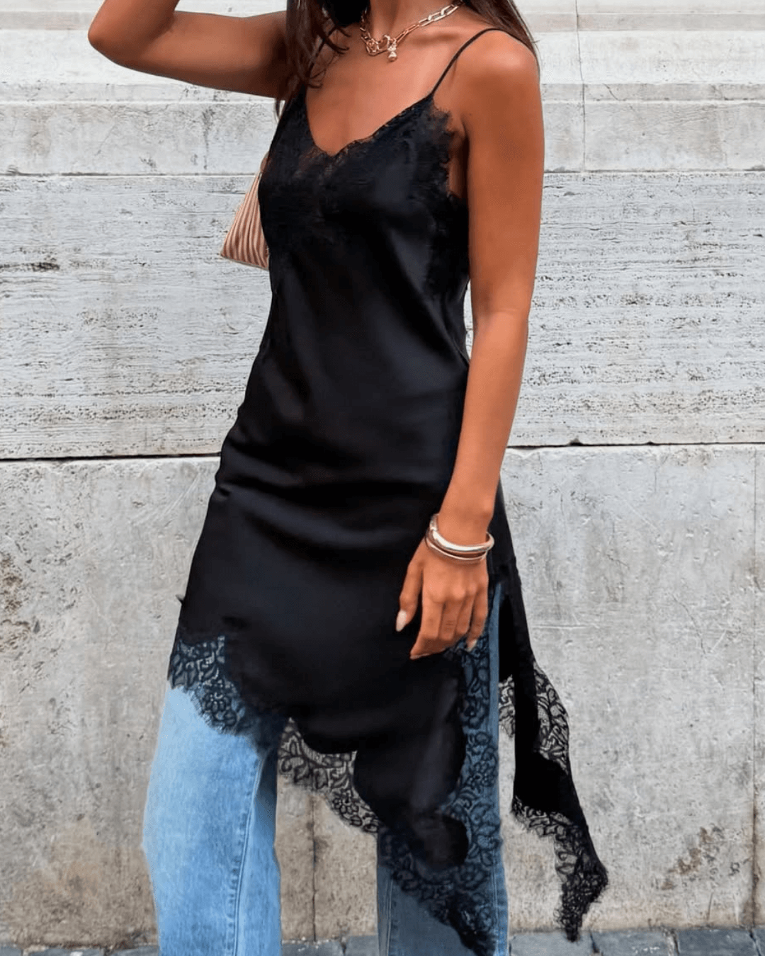 Abito midi Chiara in raso asimmetrico con pizzo