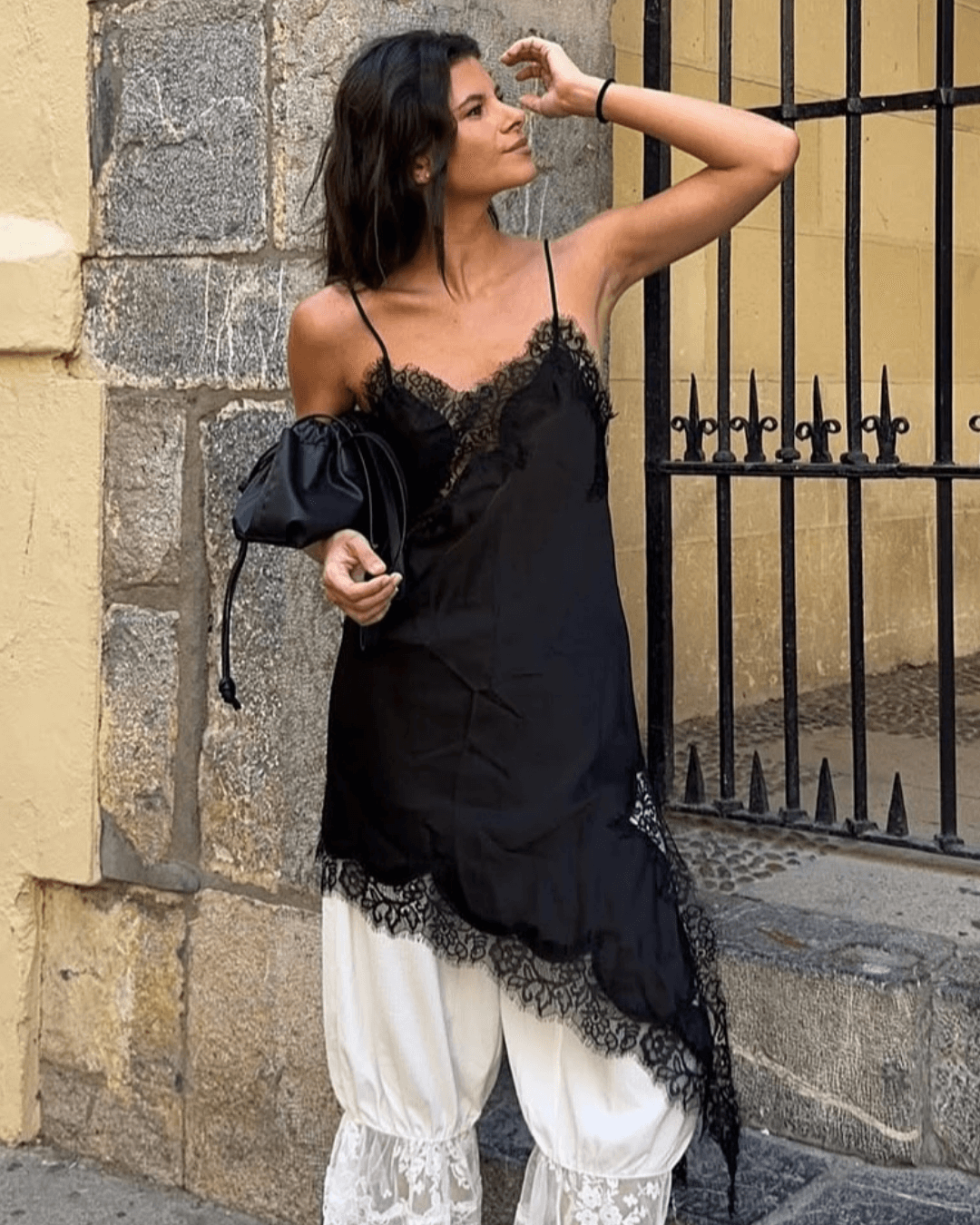 Abito midi Chiara in raso asimmetrico con pizzo
