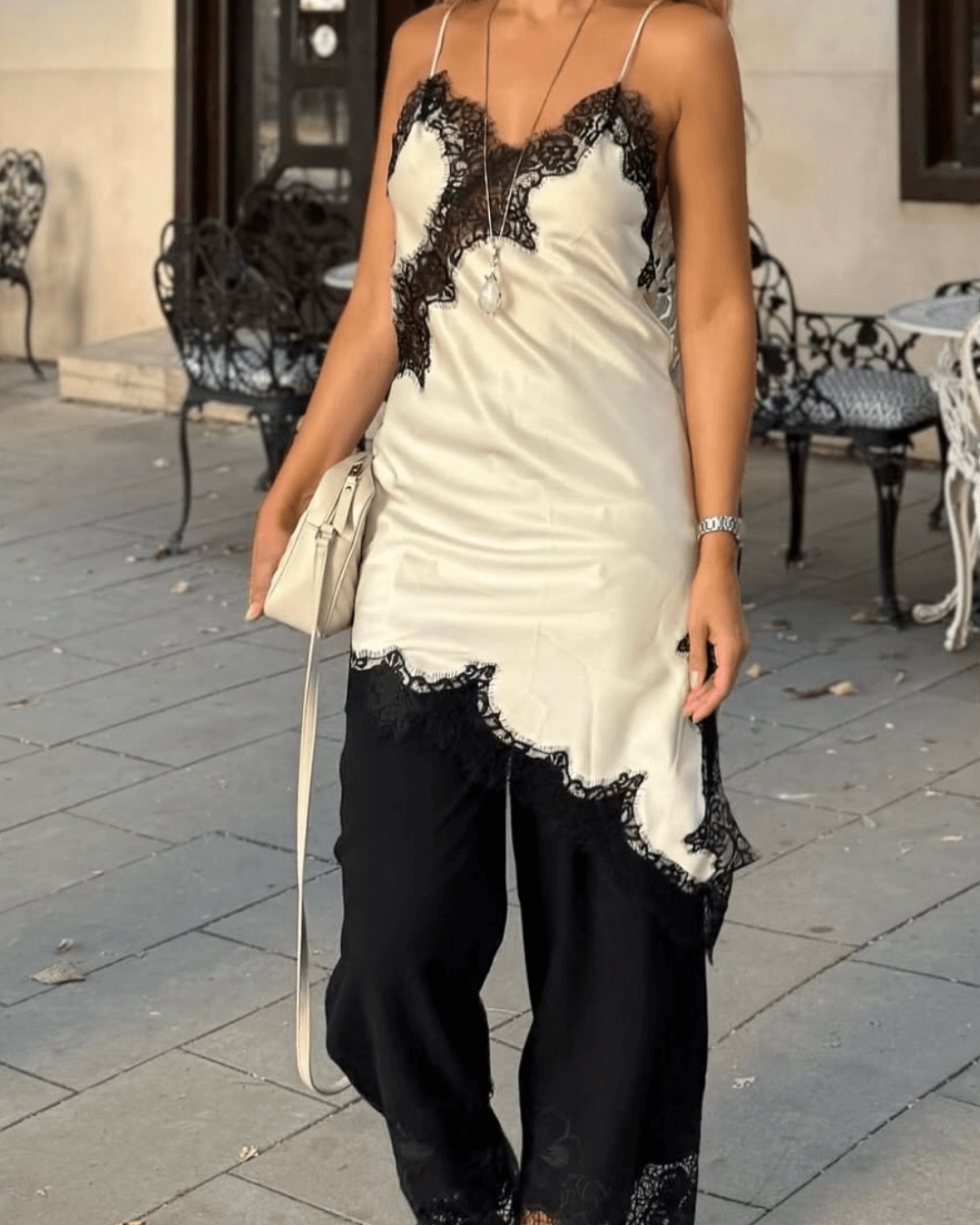 Abito midi Chiara in raso asimmetrico con pizzo