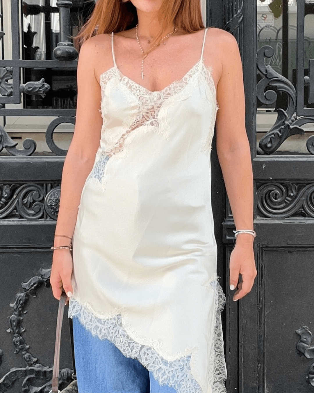 Abito midi Chiara in raso asimmetrico con pizzo