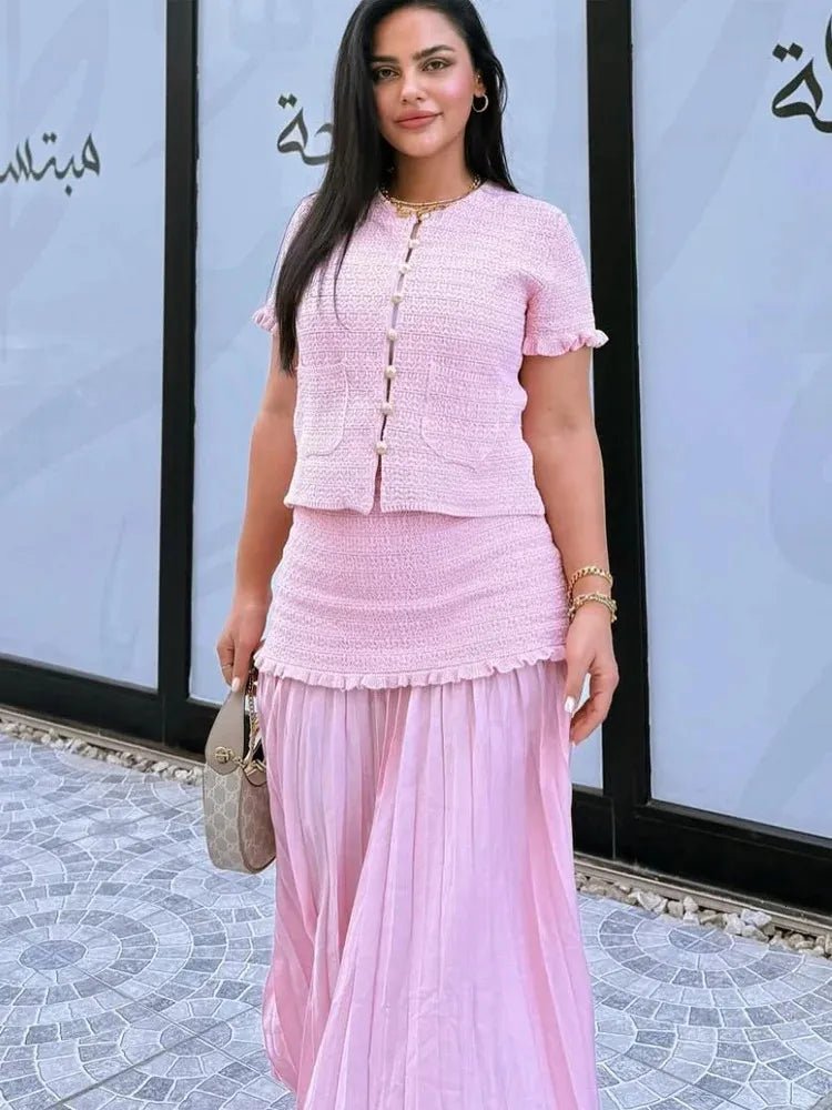 Completo Claudia con canottiera in maglia e gonna plissettata