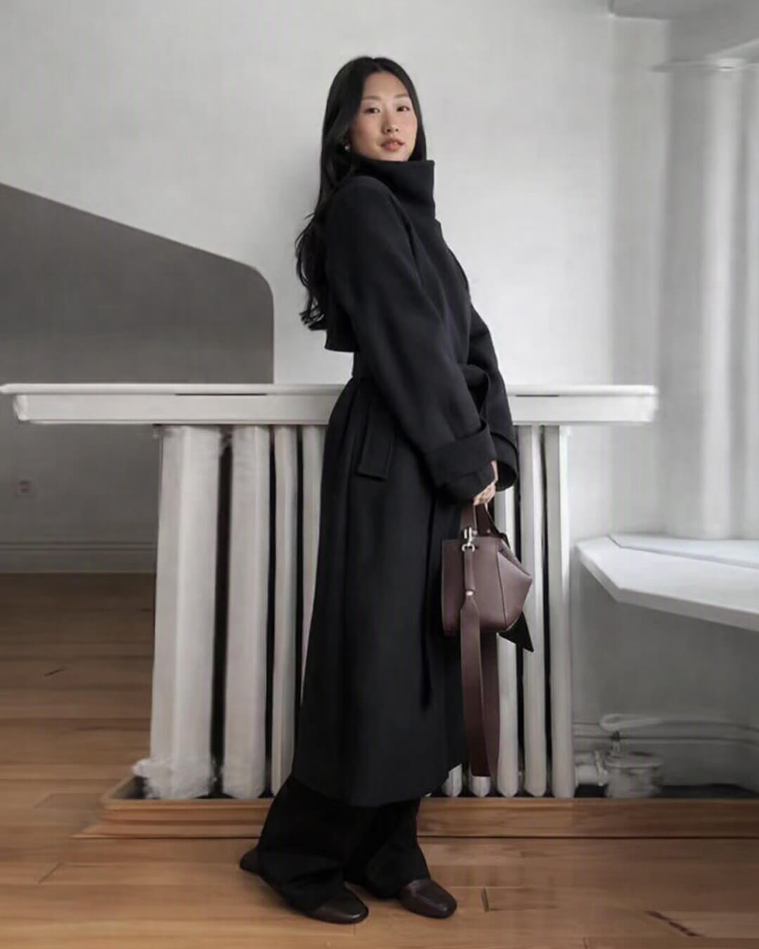 Cappotto lungo Claudine con cintura e collo alto