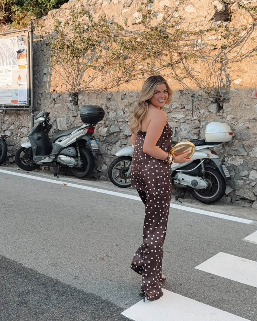 Completo pantalone Claudine in raso senza spalline