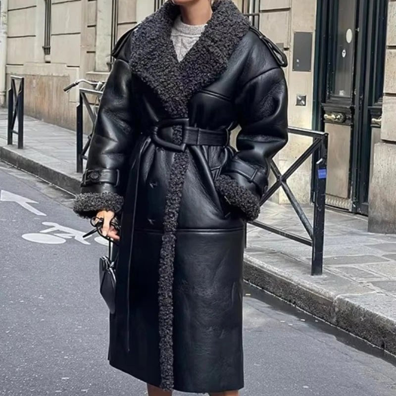 Cappotto lungo in ecopelle con cintura Cora