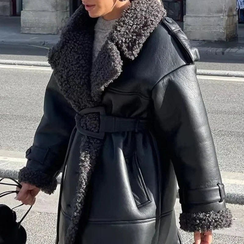 Cappotto lungo in ecopelle con cintura Cora